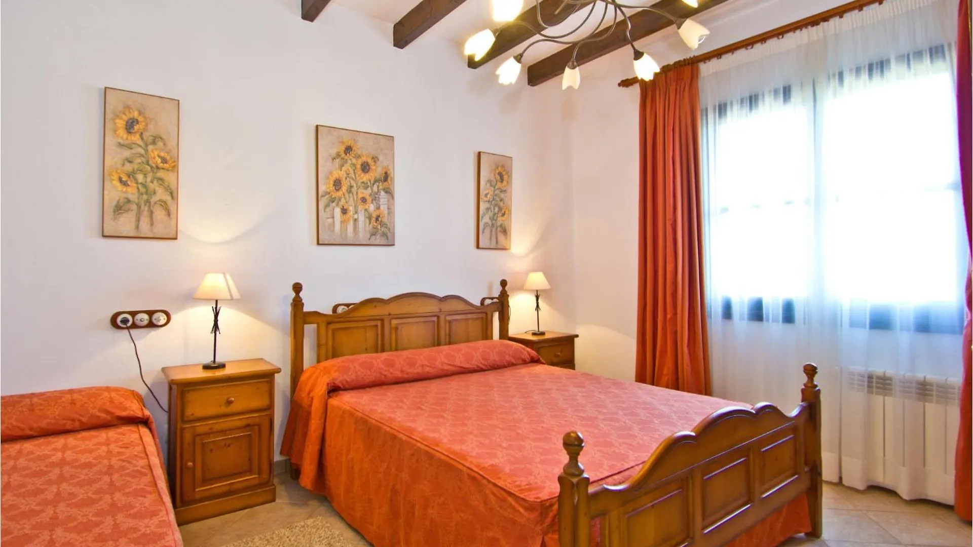 4 Bedroom Cozy Home In Marratxí