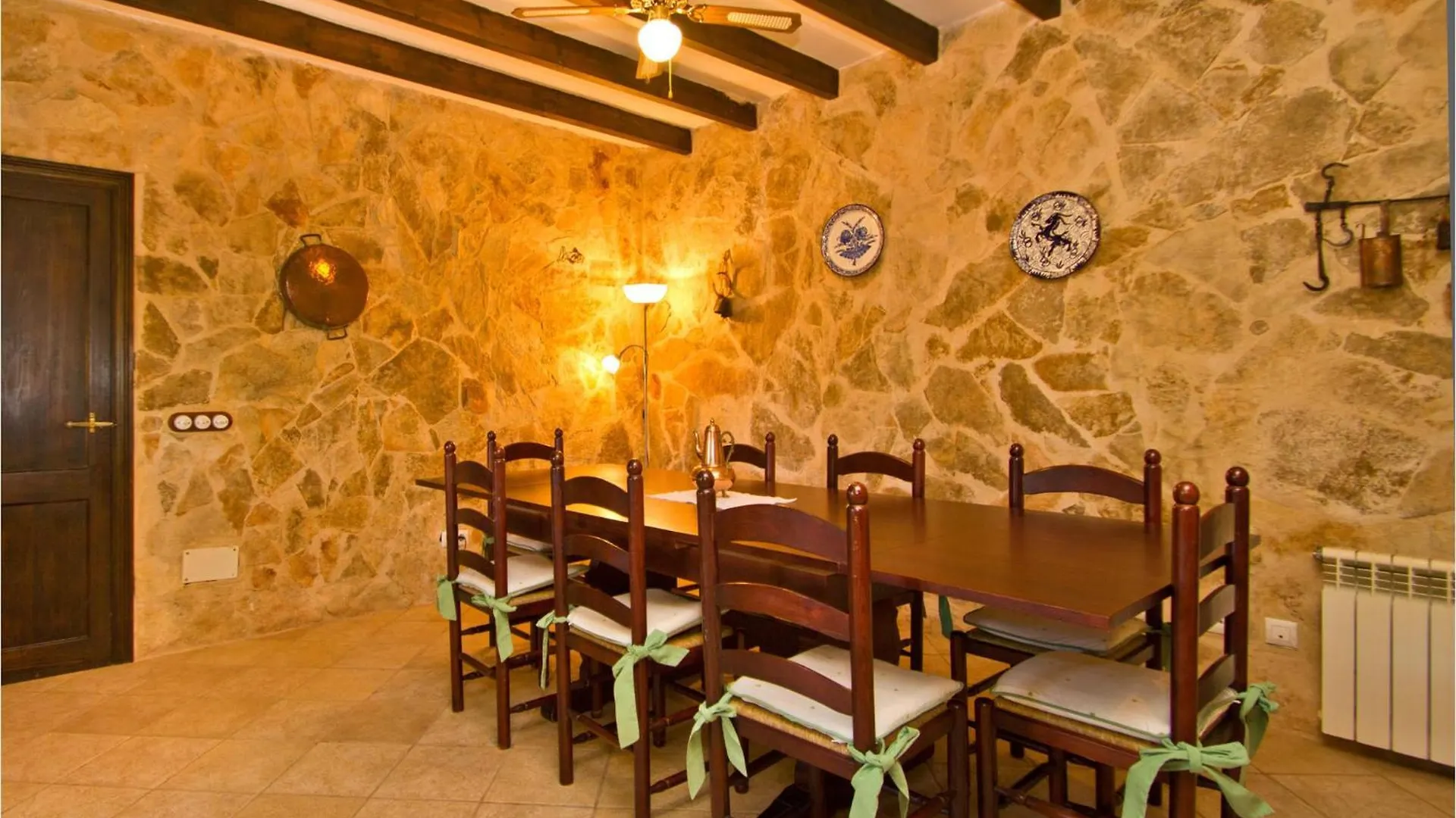 4 Bedroom Cozy Home In Marratxí